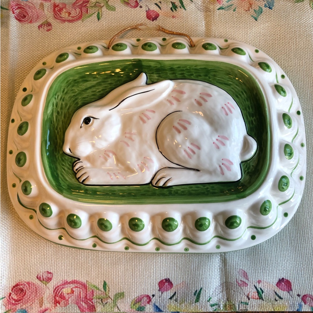 Sigma the Tastesetter White Bunny Rabbit Ceramic Hanging 3-D Mold Easter